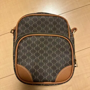 모노그램 패턴 숄더백