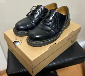 Dr.Martens 3홀 UK8