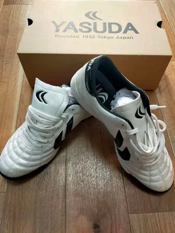 YASUDA 축구화 화이트/블랙