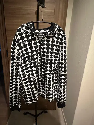 LOVE MOSCHINO 하트 무늬 후드티