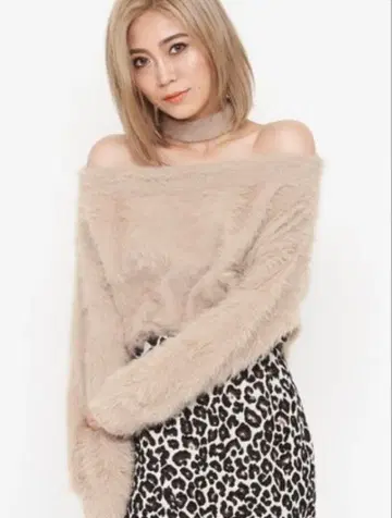 [ 새상품급 ] SPIRALGIRL 초커 포함 샤기 니트