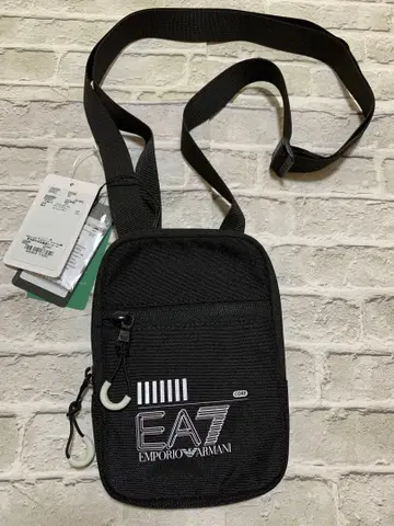 남성용 새상품 EMPORIO ARMANI EA7 미니 숄더백 블랙