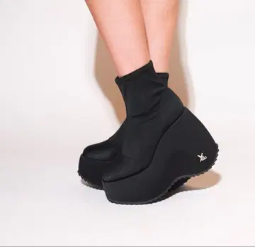 YELLO TOKYO BLACK PLATFORM SHORT BOOTS