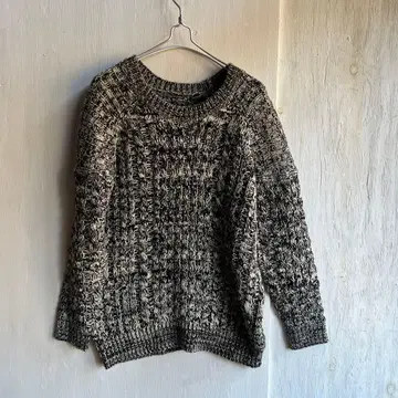 중간 두께 니트 스웨터 블랙과 화이트 혼합 짜임