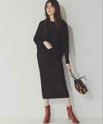 2022년 23구 비스코스 스트레치 타이트 스커트 블랙