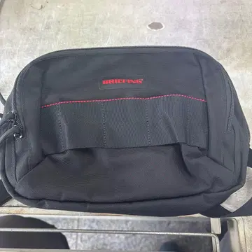 BRIEFING 블랙 숄더백