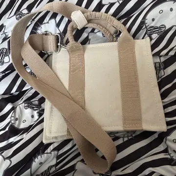 베이지 캔버스 숄더백