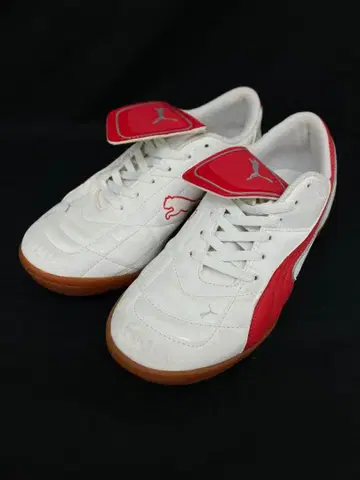 Puma 화이트/레드 스니커즈