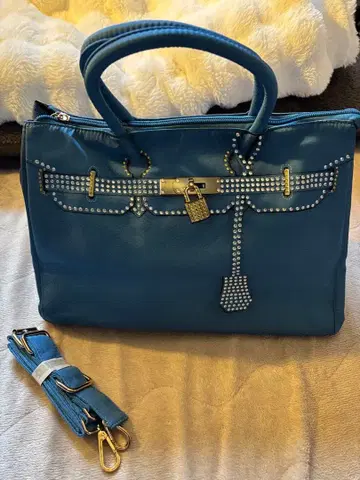 파란 스톤 장식 트릭 아트 핸드백