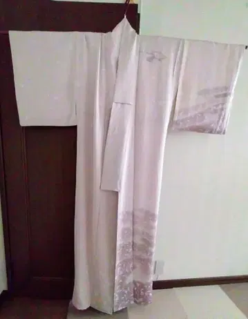 연한 핑크 보라색 꽃무늬 코몬