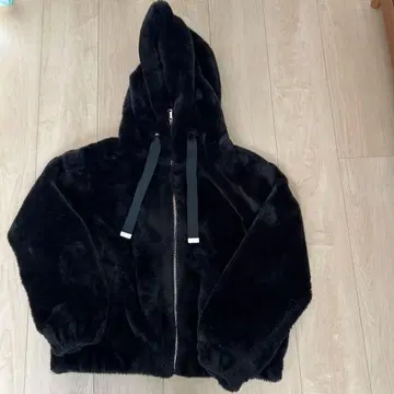 블랙 플리스 자켓 후드 부착