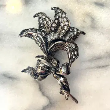 INGEBORG 꽃 브로치