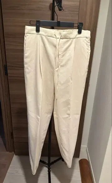 DRAWER 아이보리 플리츠 캐주얼 팬츠