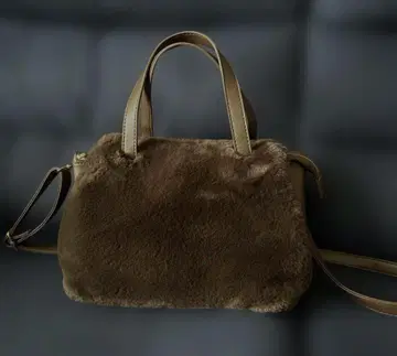 브라운 퍼 숄더백