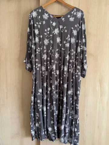 noannu 그레이 꽃무늬 반팔 무릎 기장 원피스 3L