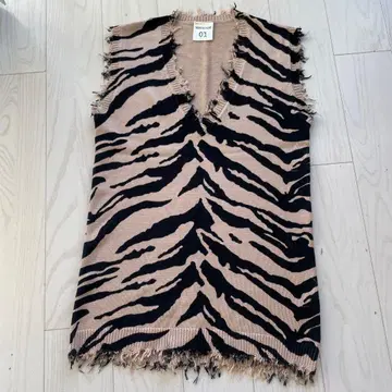 SEMICOUTURE 호랑이 무늬 니트 베스트 01