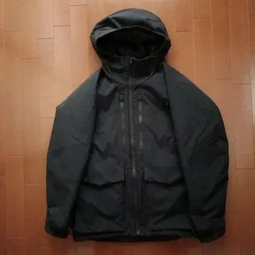 유니클로 하이브리드 다운 후드티 L 사이즈 블랙