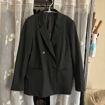 유니클로 테일러드 자켓 더블 버튼