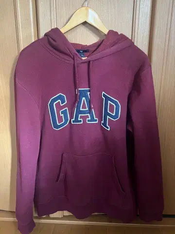 GAP 풀오버 후드티 빅 자수 로고 속기모 버건디