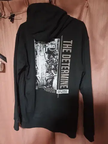 엄청난 그래픽 프린트 블랙 후드티
