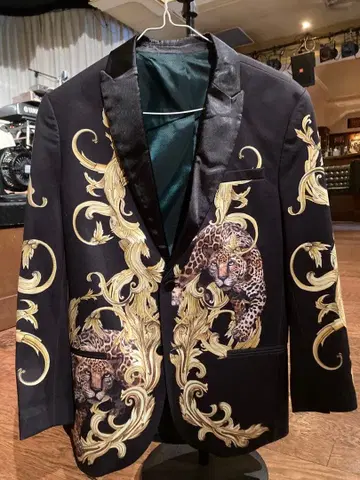 ZARA 레오파드 무늬 블랙 테일러드 자켓 EU S 사이즈