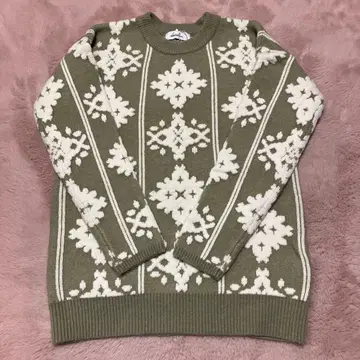 새상품 더즈린 스웨터 카키