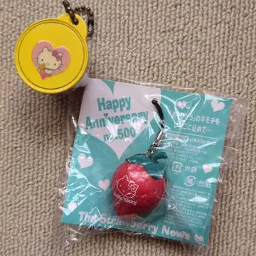 헬로키티 딸기 신문 500주년 딸기 스트랩 산리오 굿즈