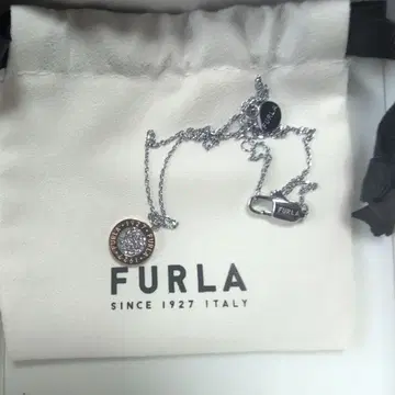 FURLA 원형 펜던트 목걸이