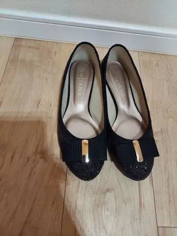 DIANA 글리터 리본 펌프스 플랫슈즈