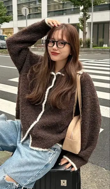 브라운 니트 긴팔 상의