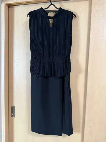 블랙 슬리브리스 원피스와 트위드 자켓 세트