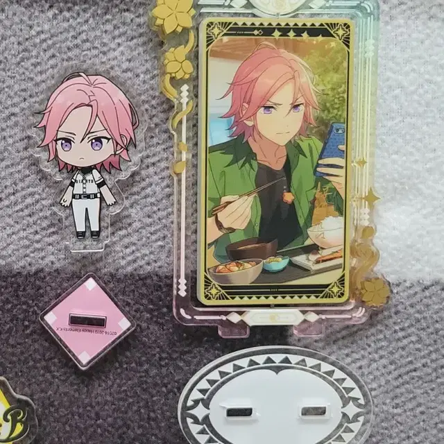 앙스타 코하쿠 아크릴스탠드 / 회전 아크릴 팝니다