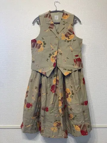 꽃무늬 베스트와 스커트 셋업 핑크하우스 카네코 이사오