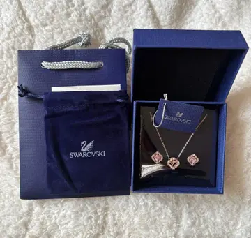 새상품 스와로브스키 플라워 모티브 목걸이 귀걸이 세트 박스 포함