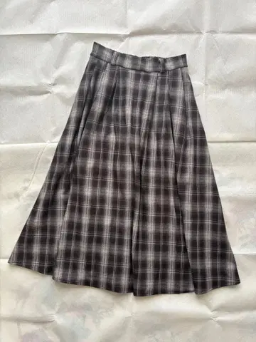 새상품급 엑시즈팜 롱 스커트 그레이 베이지 브라운 체크