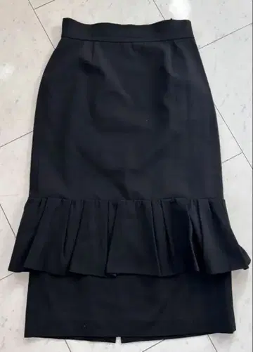 어도어 ADORE 롱 머메이드 타이트 스커트 블랙 변형