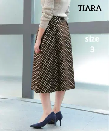 새상품급 TIARA 티아라 도트 자카드 플레어 스커트