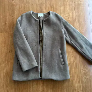 유나이티드 애로우즈 코트