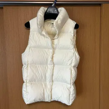 유니클로 파우더 소프트 다운 베스트 UNIQLO 새상품급