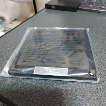 핫토이즈 터미네이터 DX13 새상품 받침대