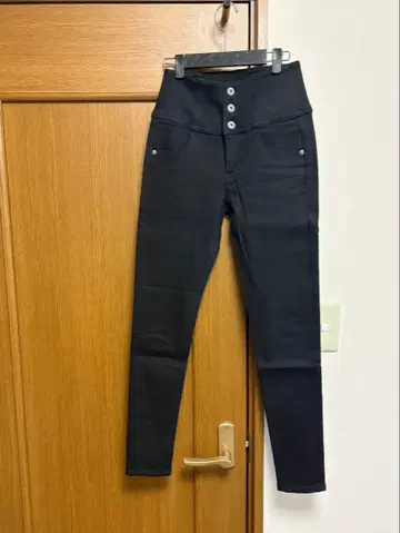 ISKO 블랙 스키니 팬츠 하이웨스트