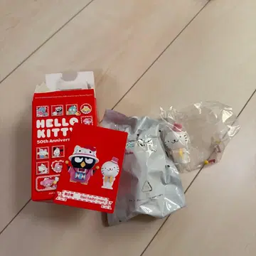 POPMART 팝마트 산리오 헬로키티 50주년 기념 배드마츠마루