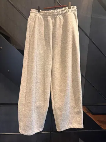 UNIQLO 그레이 스웨트 팬츠