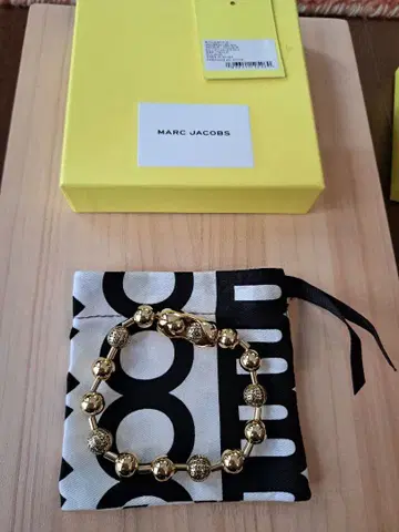 마크 제이콥스 골드 비즈 팔찌