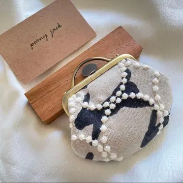 runrunrun에 탬버린 원단을 사용한 미니 가마구치 미나 페르호넨