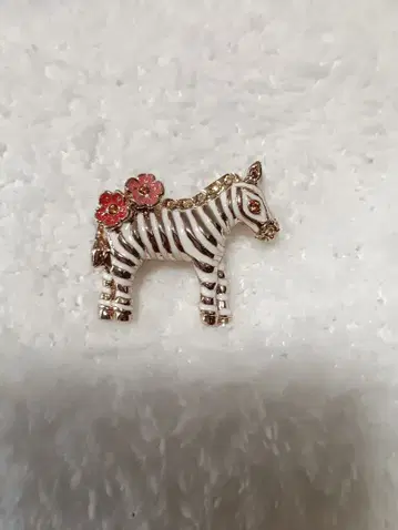 ANNA SUI 시마 얼룩말 브로치