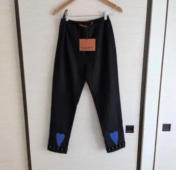 [superr 미사용] 택 포함 스터드와 하트 울 스키니 팬츠 블랙