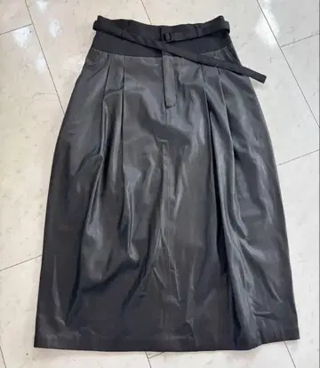 어도어 ADORE 인조 가죽 벌룬 느낌 스커트