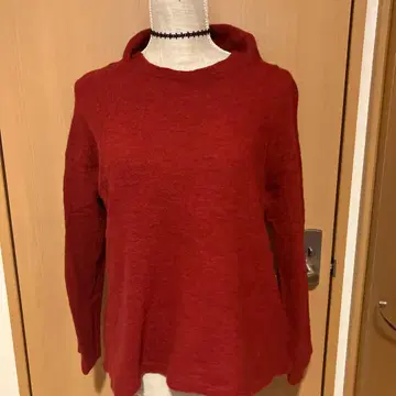 레드 하이넥 니트 긴팔