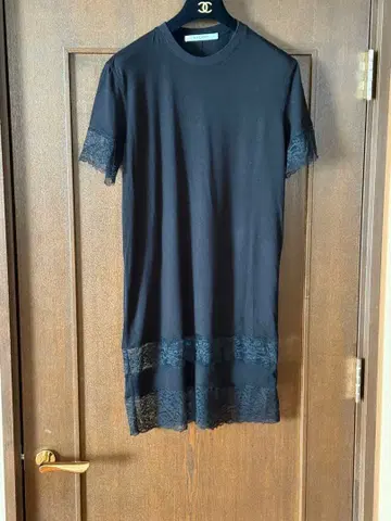 지방시 블랙 레이스 트리밍 티셔츠 원피스